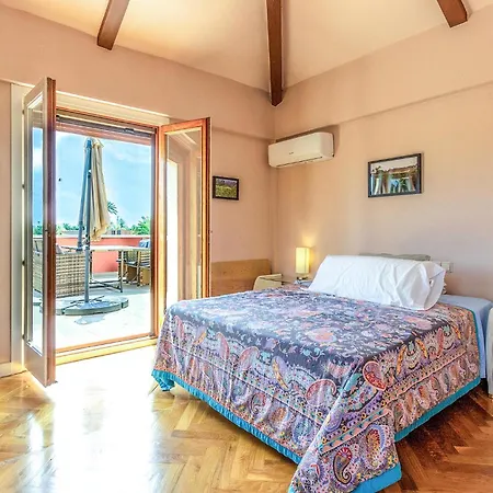 Holiday home Lovely In With Kitchenette