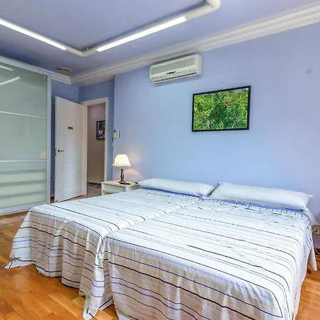 Lovely In With Kitchenette